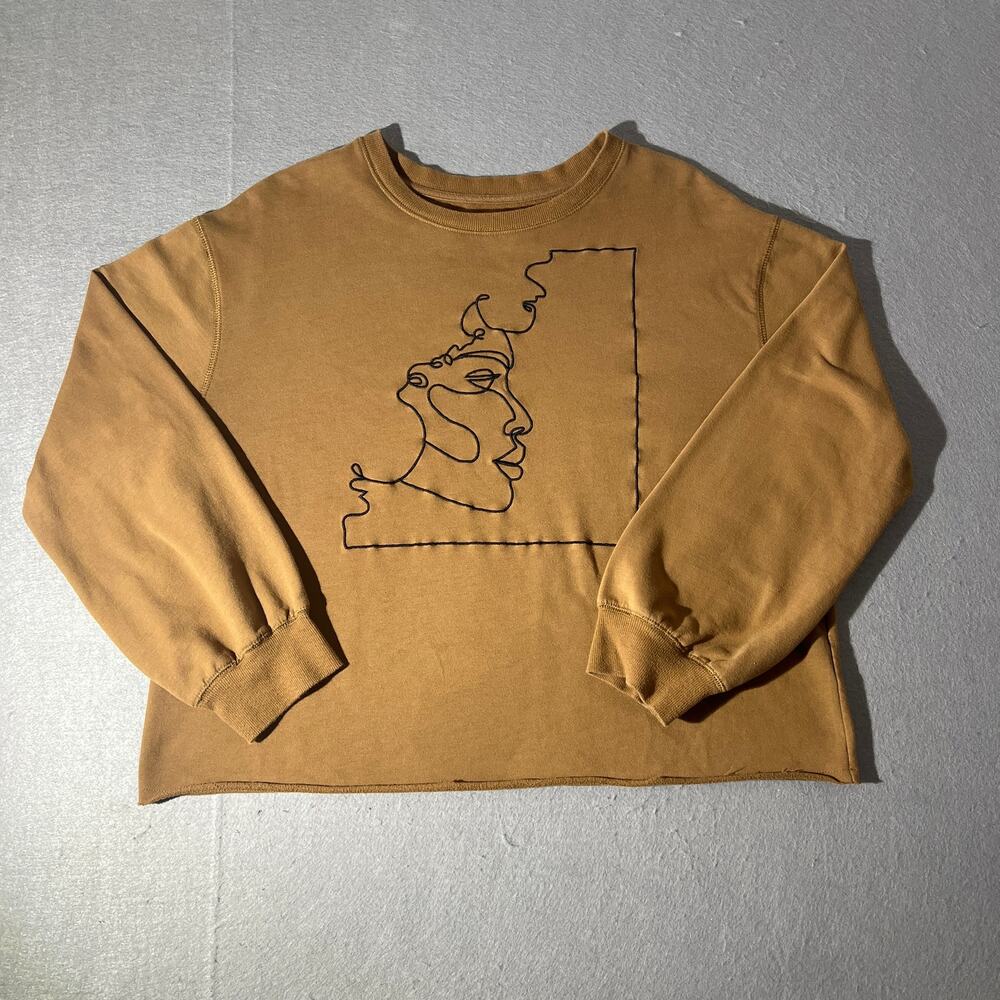 Well Worn Women’s Large Brown Cropped Abstract Face Graphic Sweatshirt